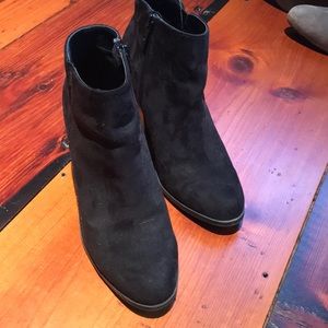 Banana Republic booties Sz 7